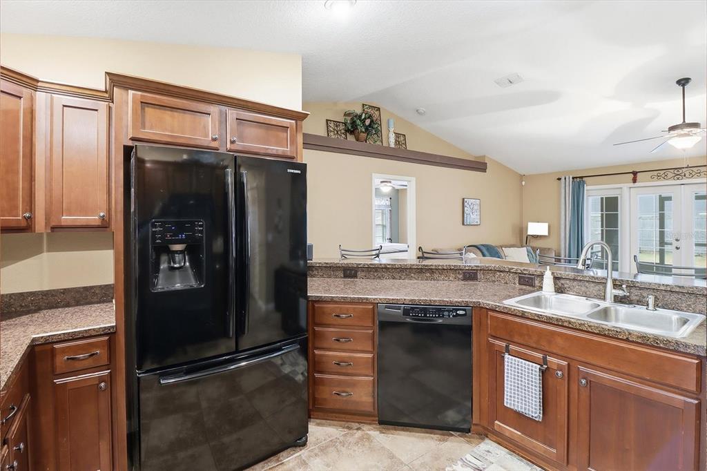 2303 Southeast 22nd Loop Ocala, FL 34471 - Photo 11 of 37