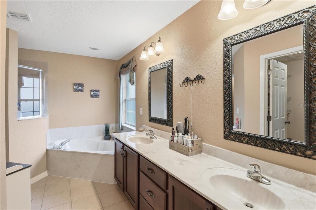 2303 Southeast 22nd Loop Ocala, FL 34471 - Photo 19 of 37