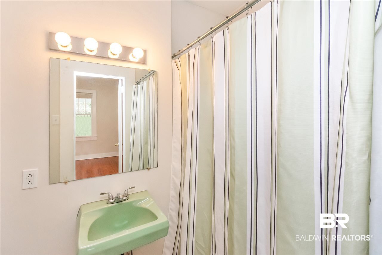 2056 Old Government Street Mobile, AL 36606 - Photo 7 of 36