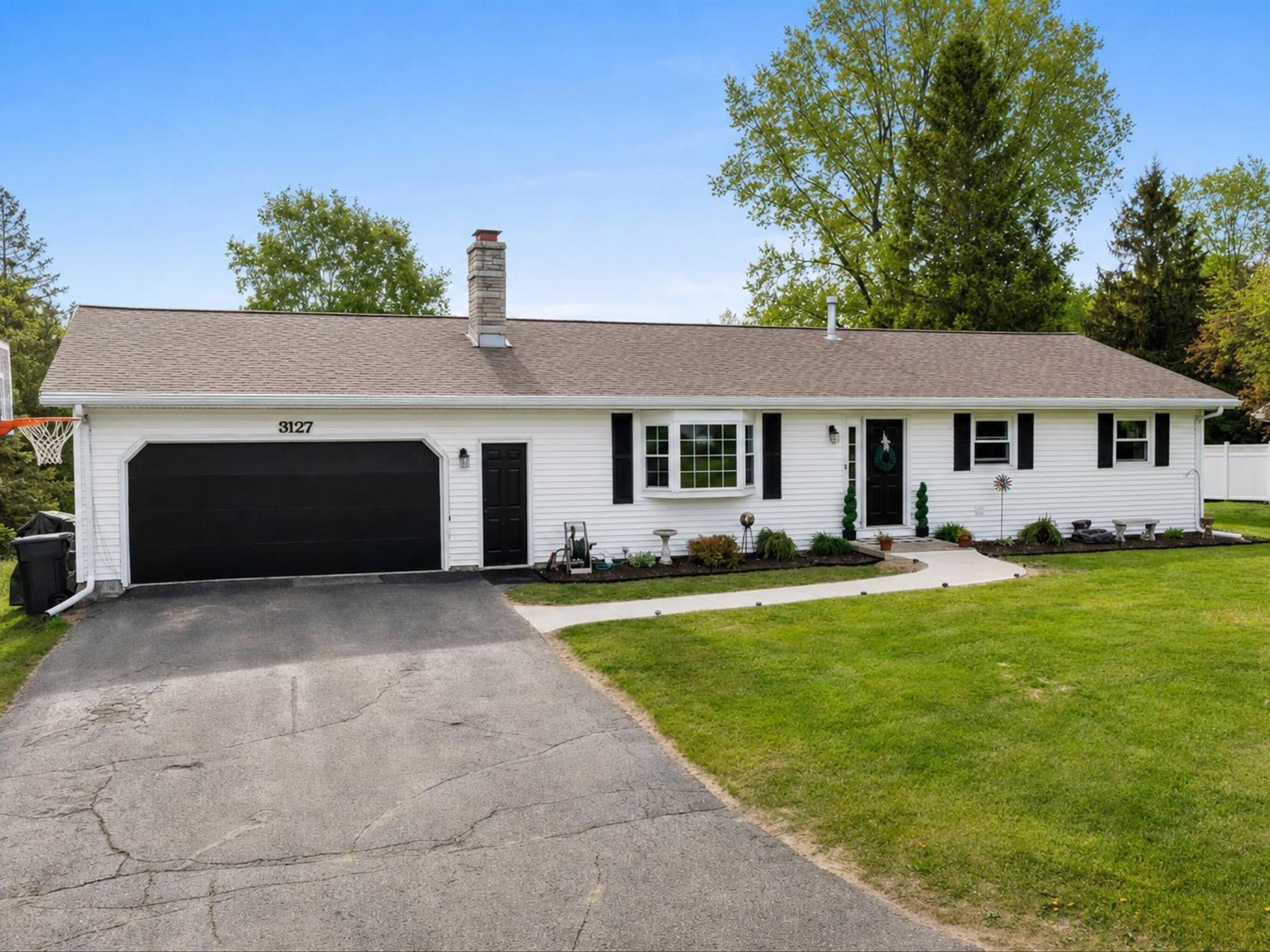 3127 South 15th Street Manitowoc, WI 54220 - Photo 1 of 27 Front