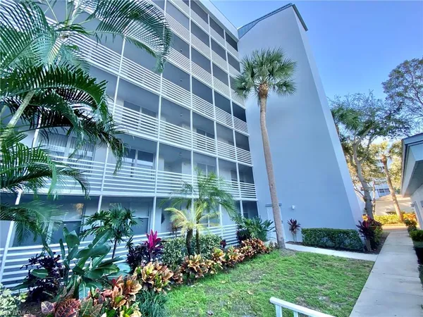 $5,500 | 290 Naples Cove Drive, Unit 2205, Naples, FL 34110