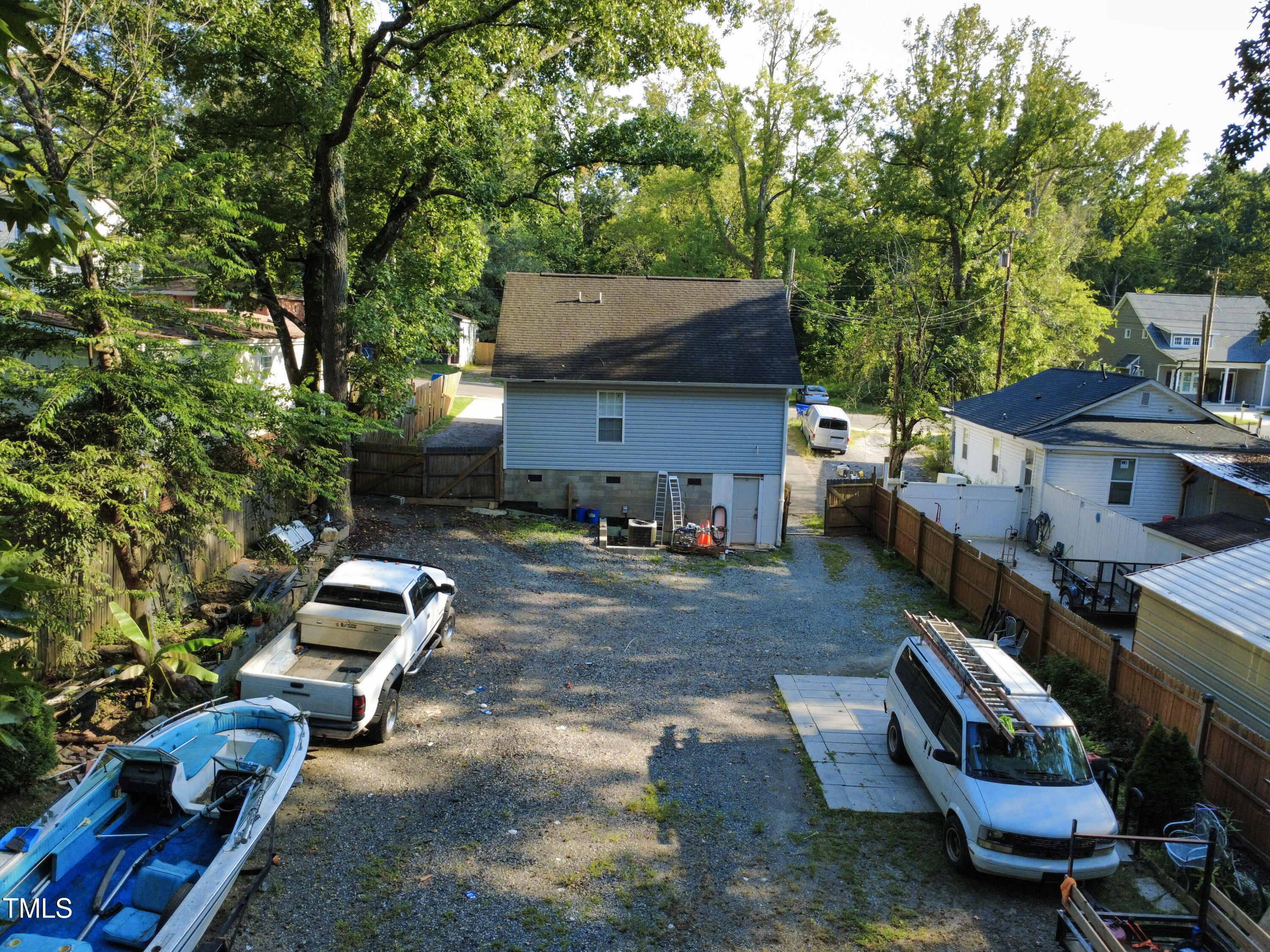 312 East End Avenue Durham, NC 27703 - Photo 17 of 18 a view of a chairs and table in backyard