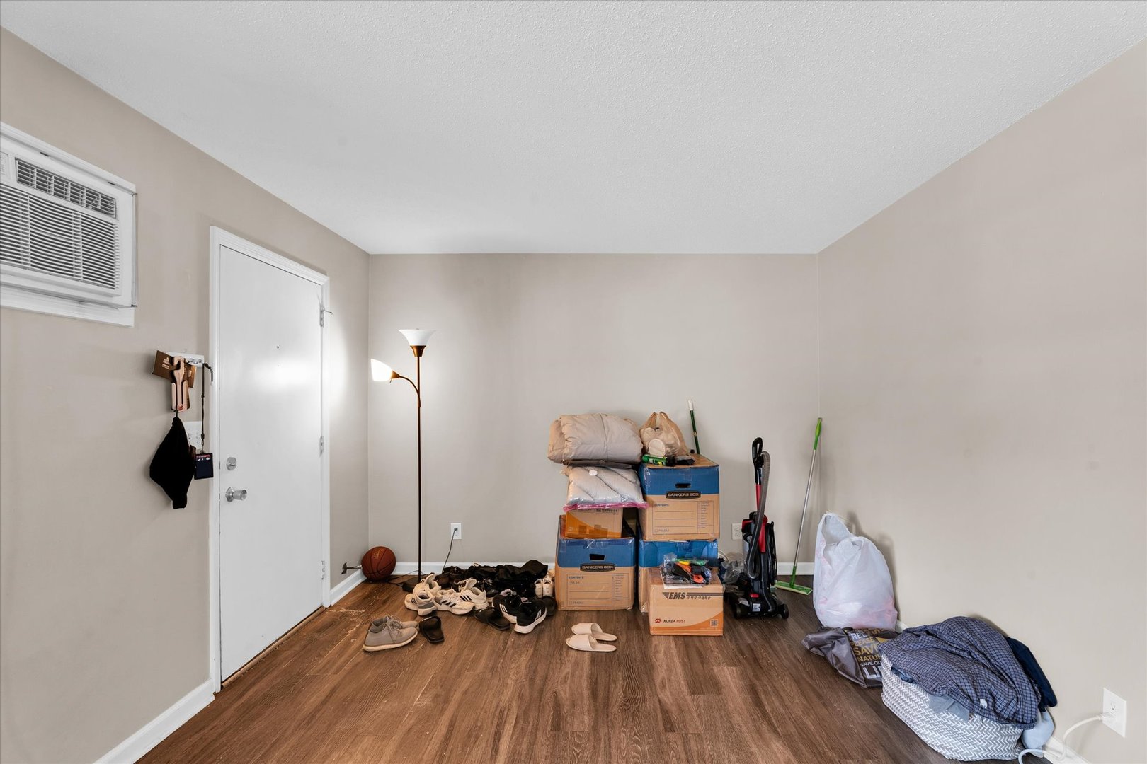 309 West Springfield Avenue Urbana, IL 61801 - Photo 25 of 35 a room with furniture and wooden floor