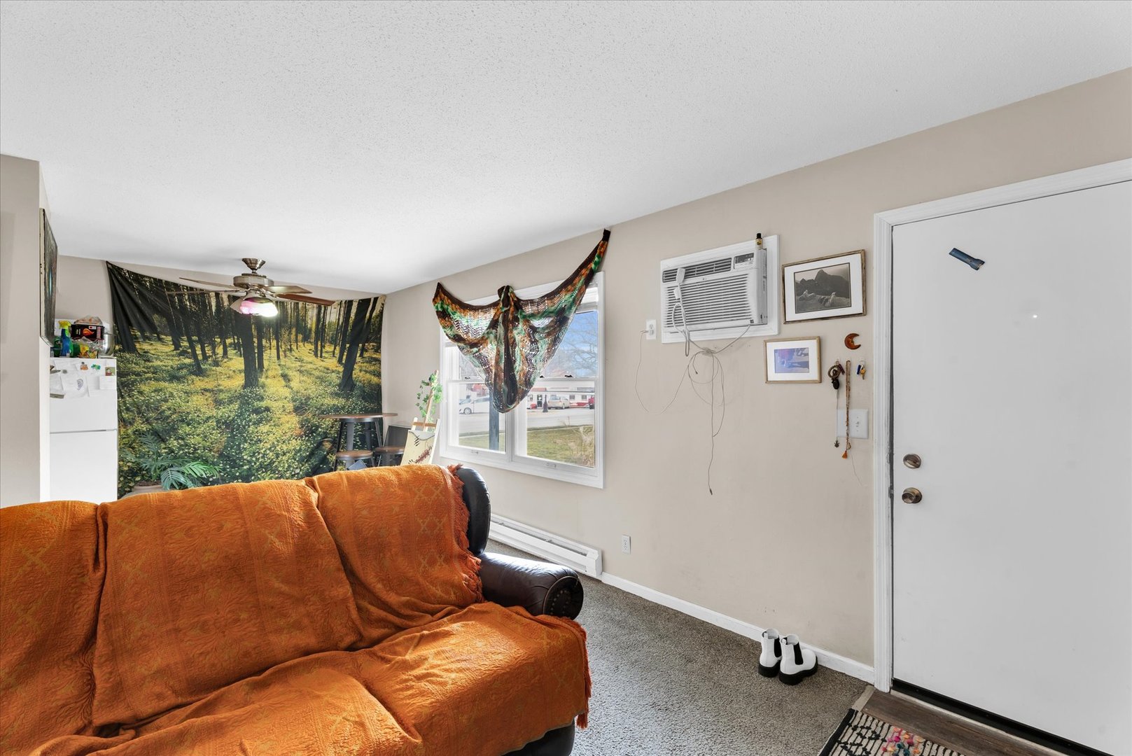 309 West Springfield Avenue Urbana, IL 61801 - Photo 7 of 35 a living room with furniture and a window