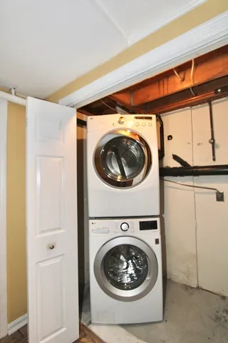 a close up view of a washer and dryer