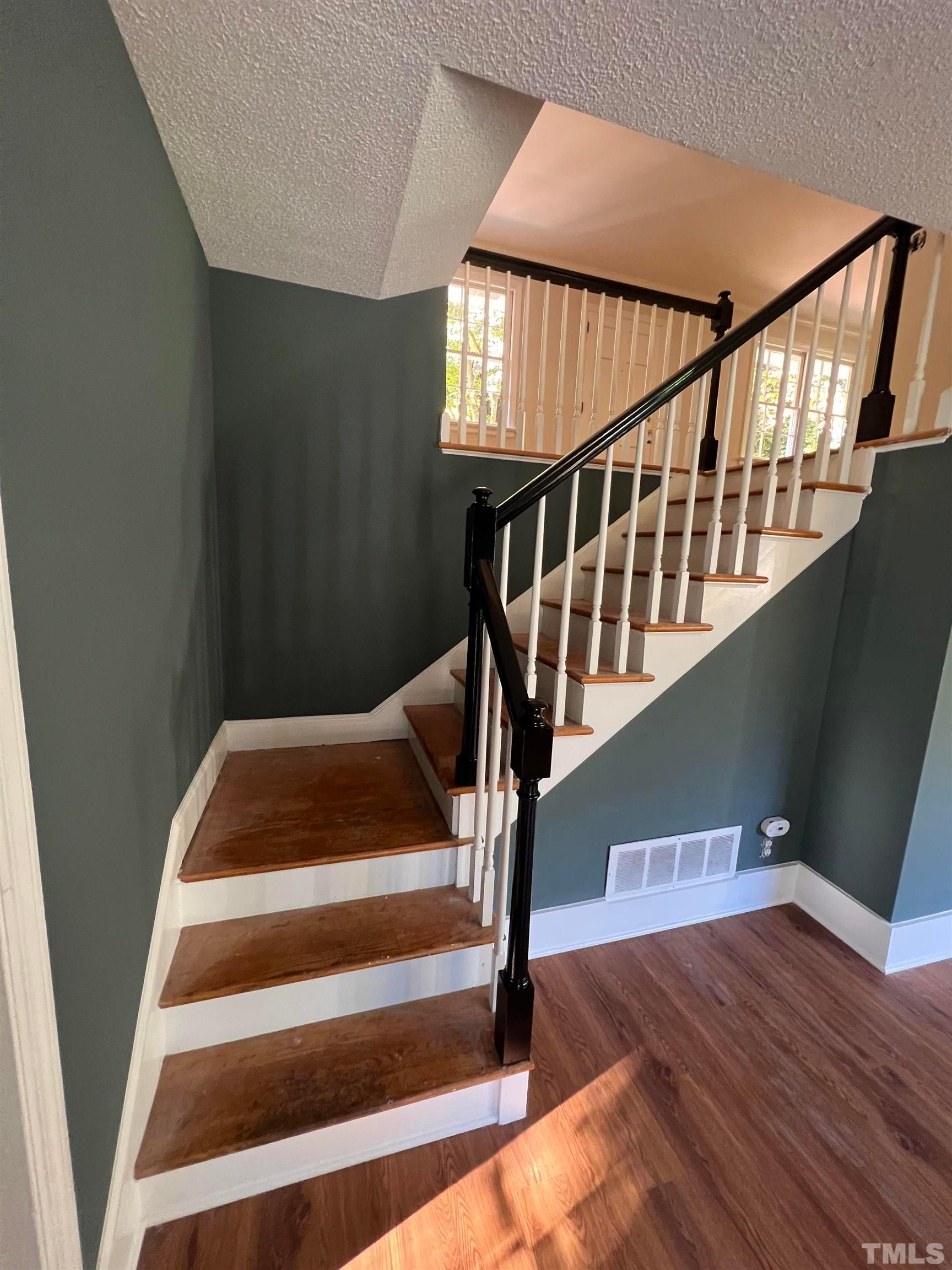 913 Brookwood Drive Raleigh, NC 27607 - Photo 3 of 26 a view of entryway