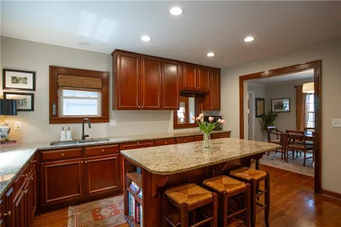 $735,000 | 604 West 70th Street, Kansas City, MO 64113