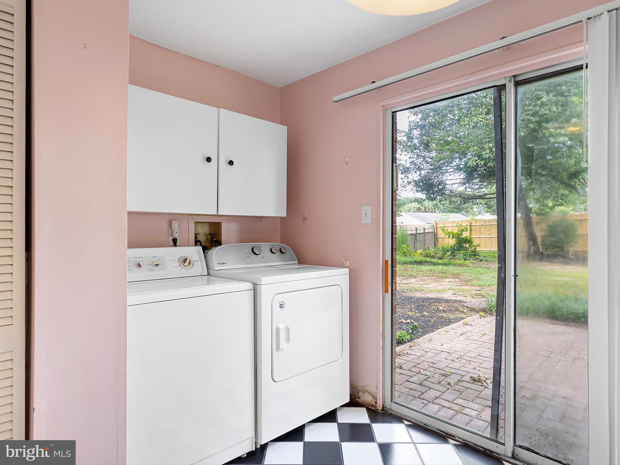 5 Topaz Drive Newark, DE 19702 - Photo 13 of 28 a view of washer and dryer with kitchen view