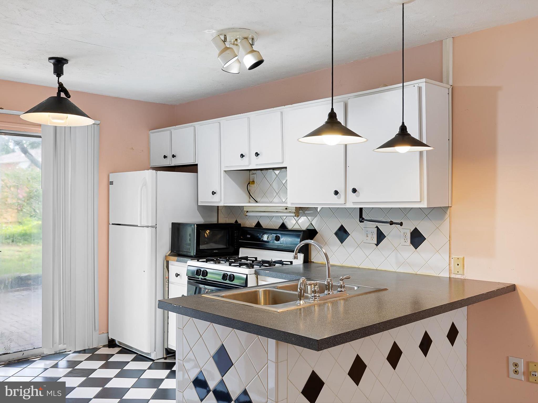 5 Topaz Drive Newark, DE 19702 - Photo 10 of 28 a kitchen with kitchen island a sink a stove and refrigerator