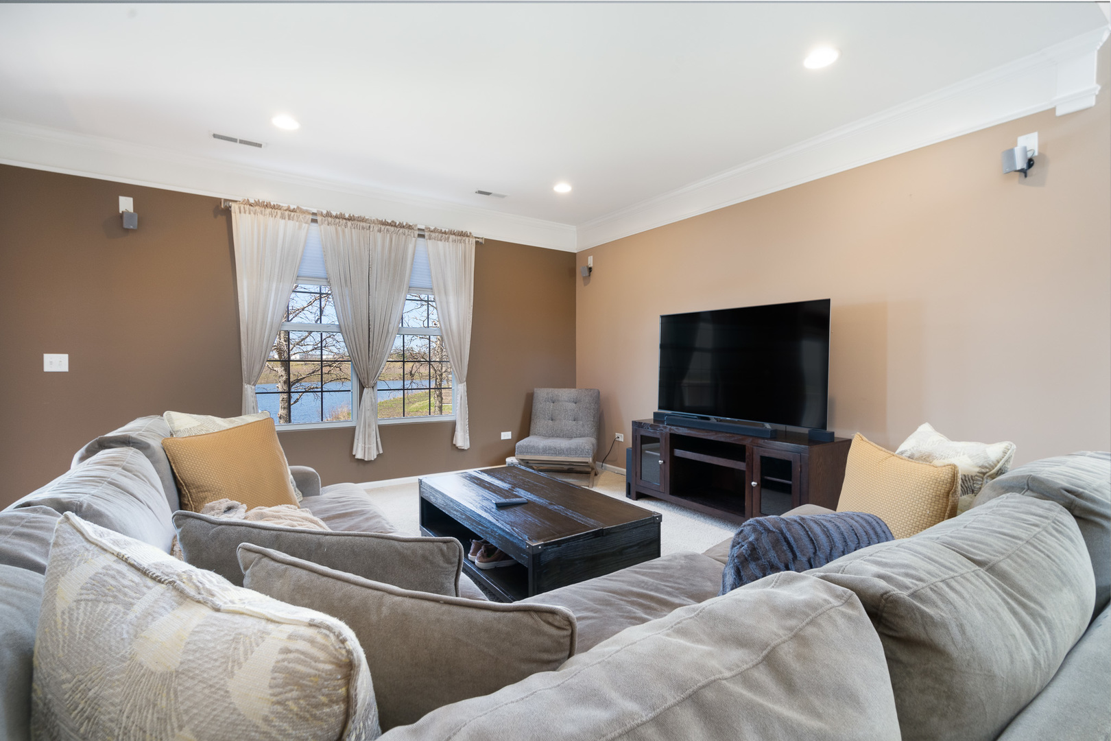 15316 Pinewood Road Lockport, IL 60441 - Photo 15 of 31 a living room with furniture and a flat screen tv