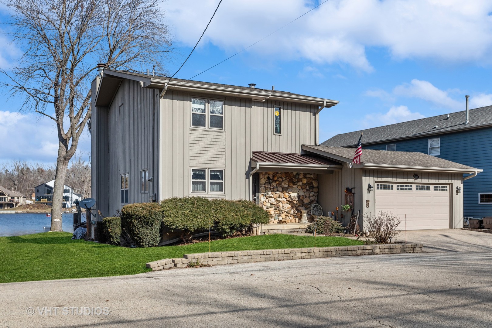 320 North River Road Fox River Grove, IL 60021 - Photo 1 of 32 a front view of a house with garden