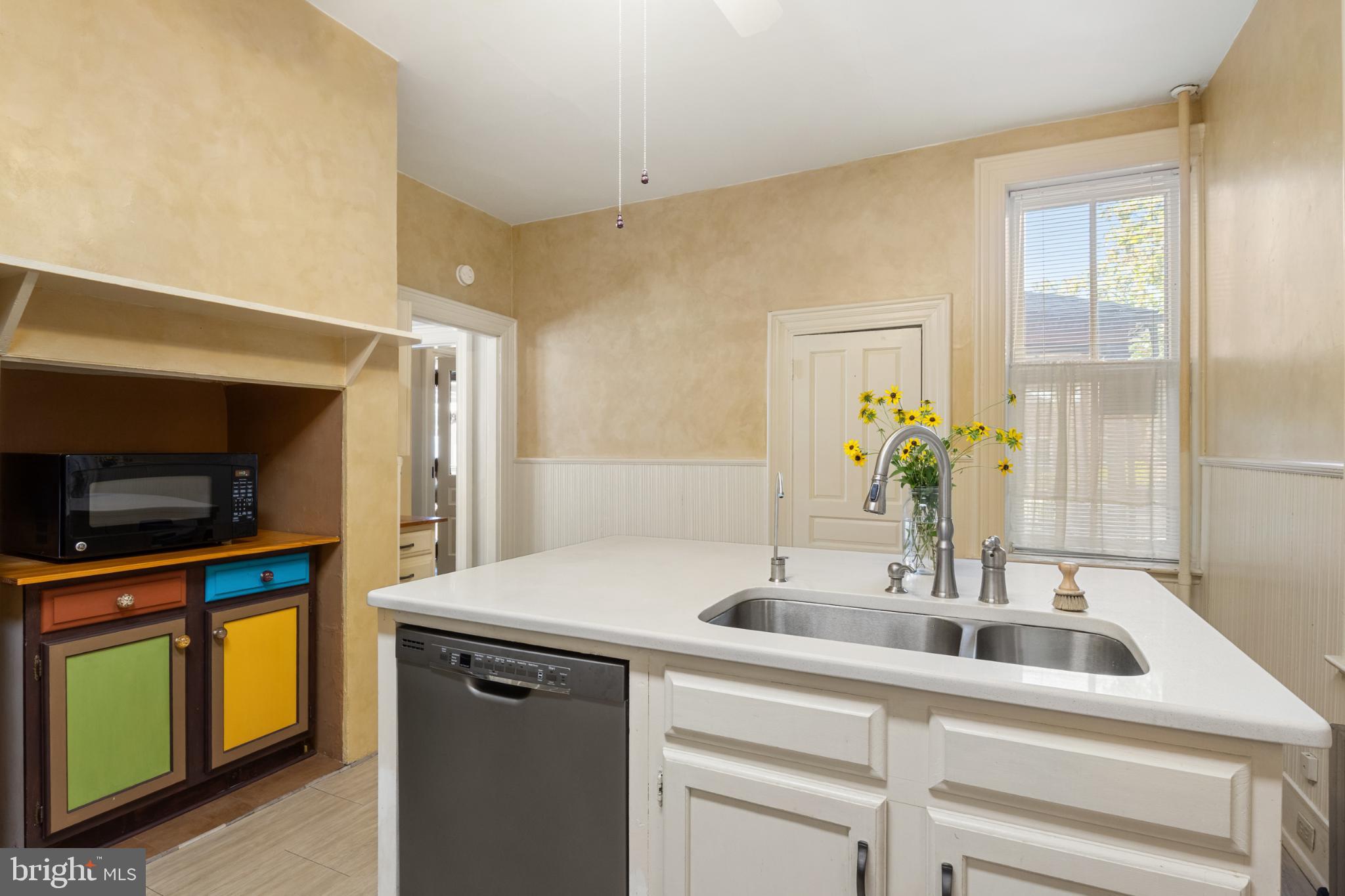 721 South George Street York, PA 17401 - Photo 22 of 78 Charming kitchen with vibrant accents.