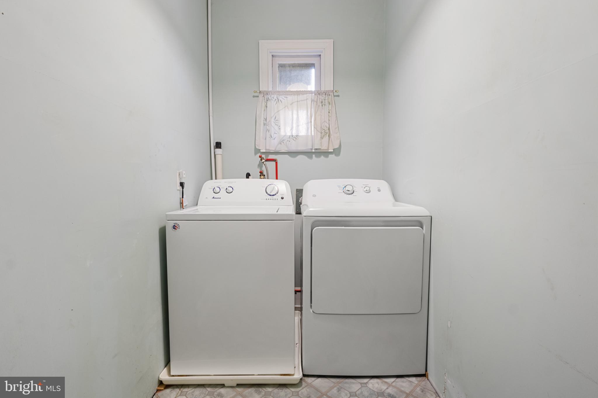 721 South George Street York, PA 17401 - Photo 43 of 78 Functional laundry space located on secomd floor