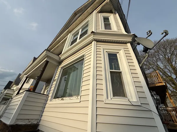 $1,200 | 227 White Street, Unit F2R, Lowell, MA 01854