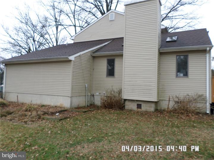 211 Hooton Road Mount Laurel, NJ 08054 - Photo 3 of 25 Side Yard