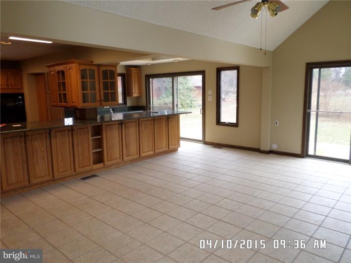 211 Hooton Road Mount Laurel, NJ 08054 - Photo 8 of 25 Family Room