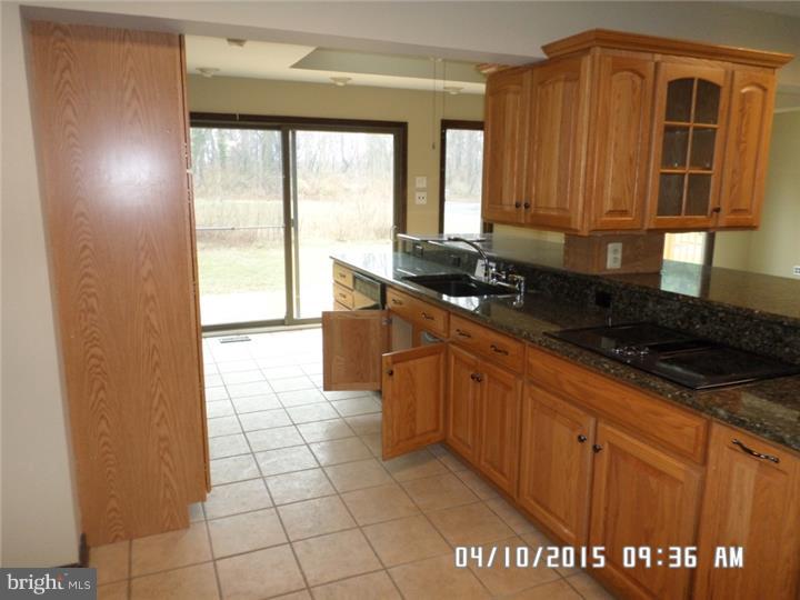 211 Hooton Road Mount Laurel, NJ 08054 - Photo 9 of 25 Kitchen