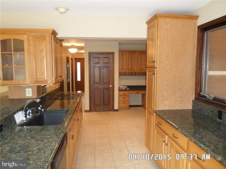 211 Hooton Road Mount Laurel, NJ 08054 - Photo 10 of 25 Kitchen