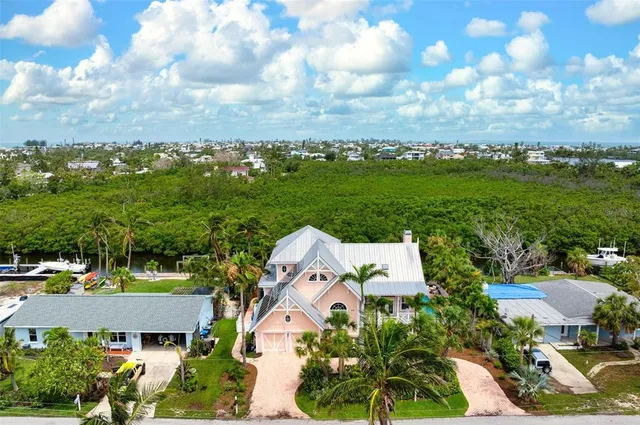 $2,799,000 | 512 77th Street, Holmes Beach, FL 34217