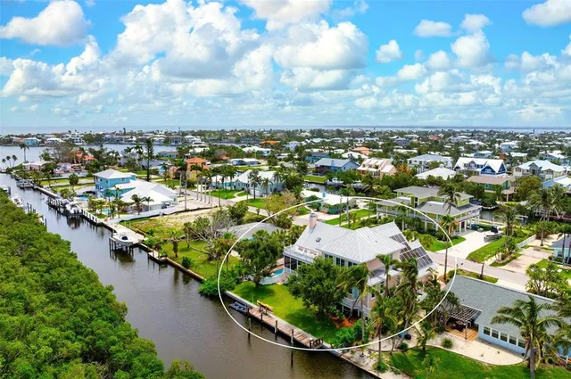 $2,799,000 | 512 77th Street, Holmes Beach, FL 34217