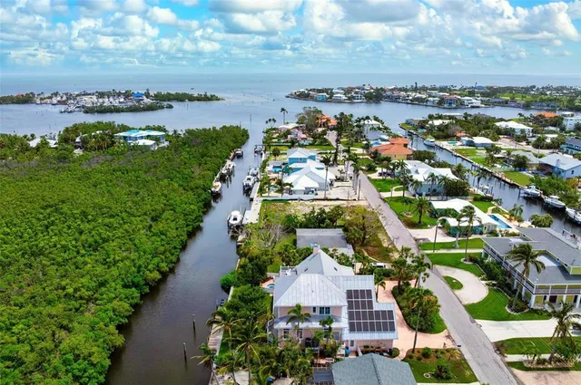 $2,799,000 | 512 77th Street, Holmes Beach, FL 34217