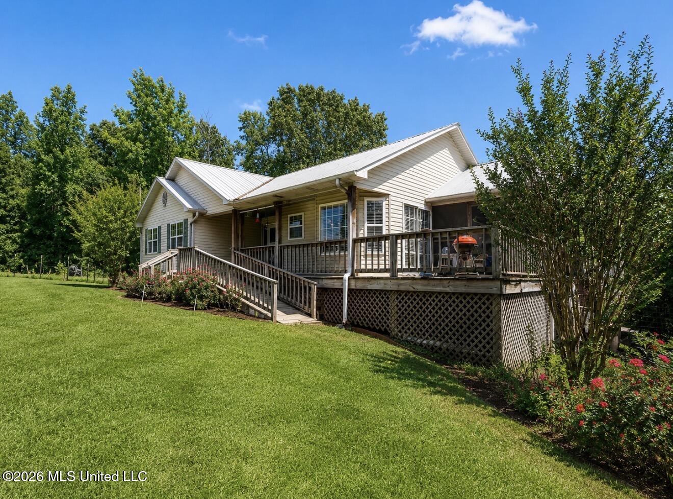 2903 Hunter Road Thaxton, MS 38871 - Photo 2 of 18 IMG_5963