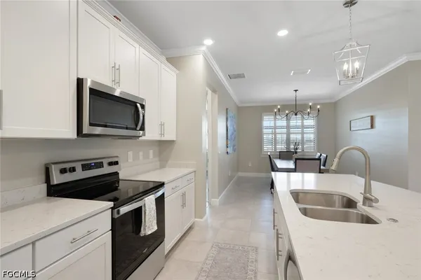 $4,900 | 3425 Hampton Boulevard, Fort Myers, FL 33905