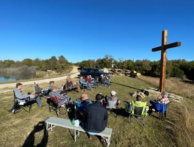 a view of a house with backyard and porch