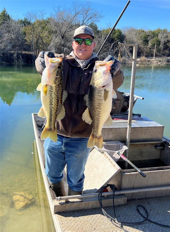 4636 Halsell Ranch Road Jacksboro, TX 76458 - Photo 8 of 40 a ocean view with sitting space