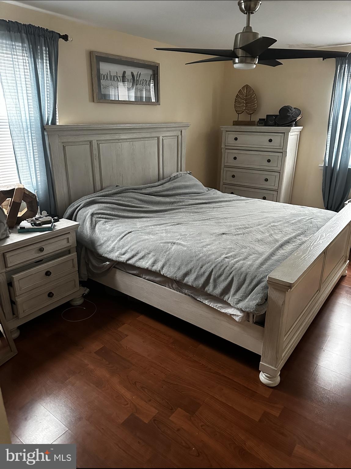 10869 Harrow Road Philadelphia, PA 19154 - Photo 6 of 10 a bedroom with a bed and a mirror