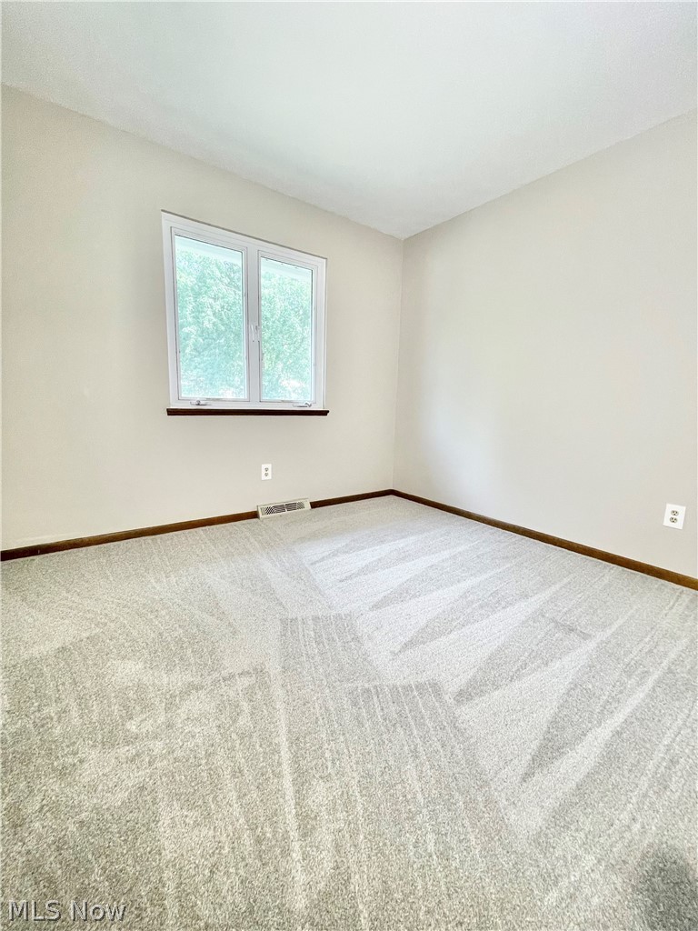 2480 Rockefeller Road Wickliffe, OH 44092 - Photo 14 of 27 3rd Bedroom 10x9