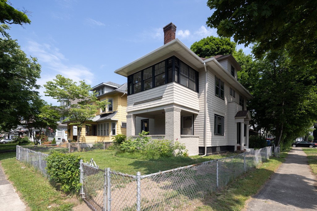 2 Trafalgar Street Rochester, NY 14619 - Photo 4 of 47