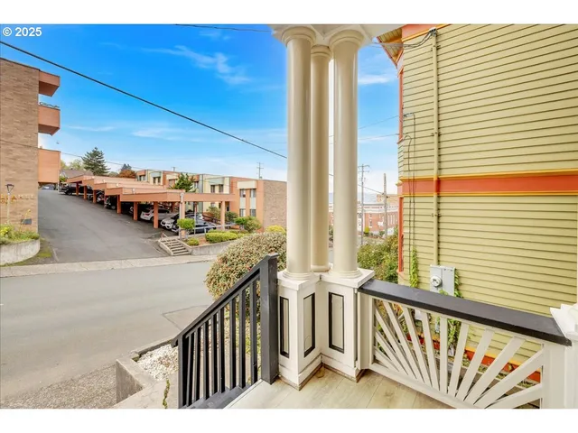 a view of entryway with a front door