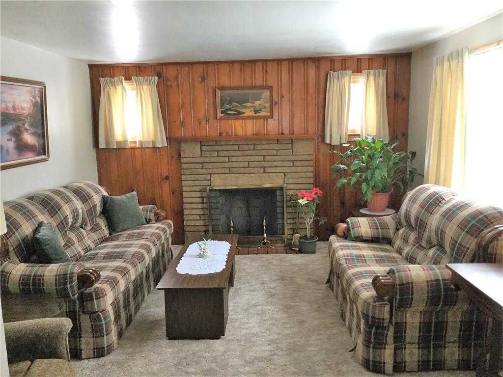 247 Highland View Road New Castle, PA 16101 - Photo 7 of 21 Living Room