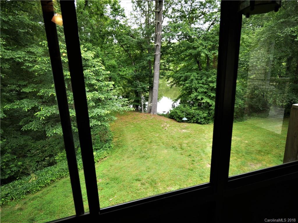28 Country Road Hendersonville, NC 28791 - Photo 12 of 33 Gallery Image 12