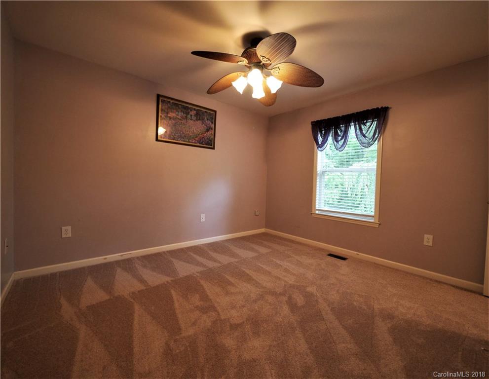 28 Country Road Hendersonville, NC 28791 - Photo 15 of 33 Gallery Image 15