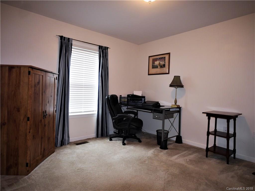 28 Country Road Hendersonville, NC 28791 - Photo 18 of 33 Gallery Image 18