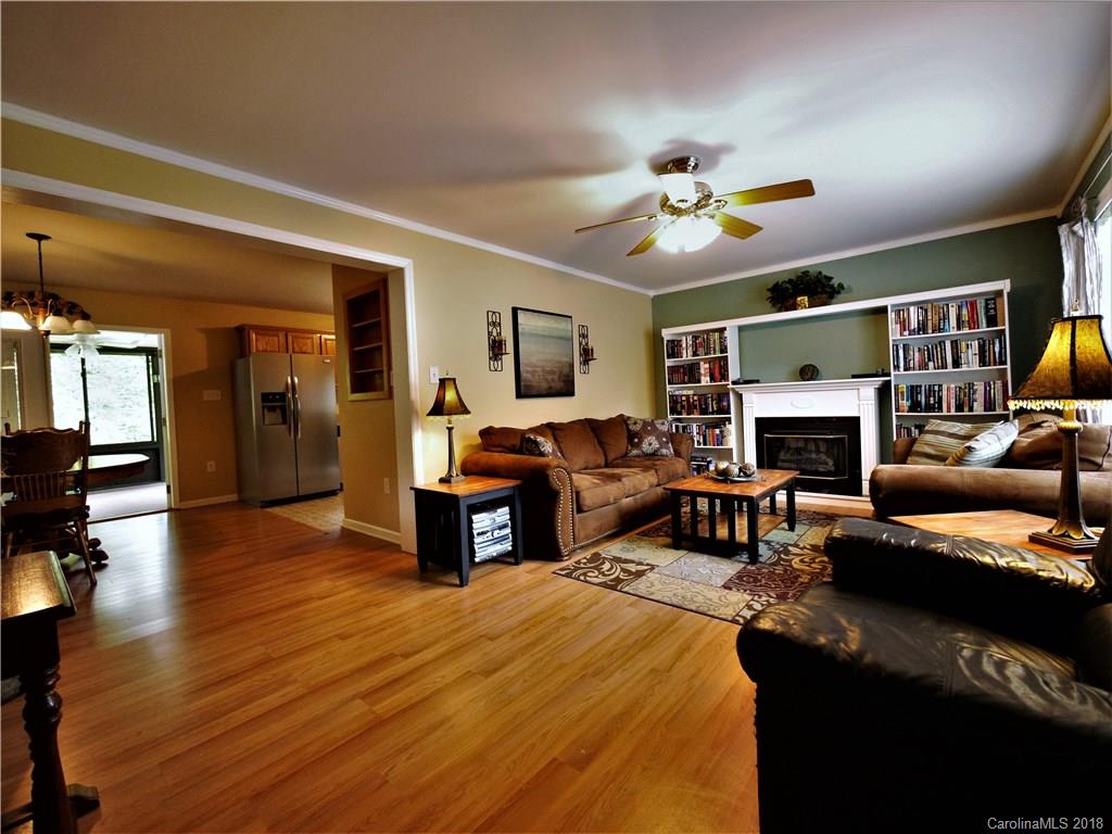 28 Country Road Hendersonville, NC 28791 - Photo 3 of 33 Gallery Image 3
