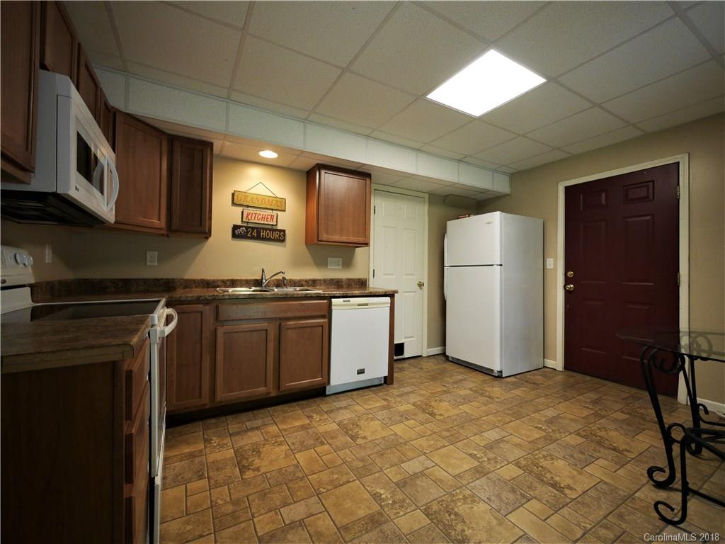 28 Country Road Hendersonville, NC 28791 - Photo 21 of 33 Gallery Image 21