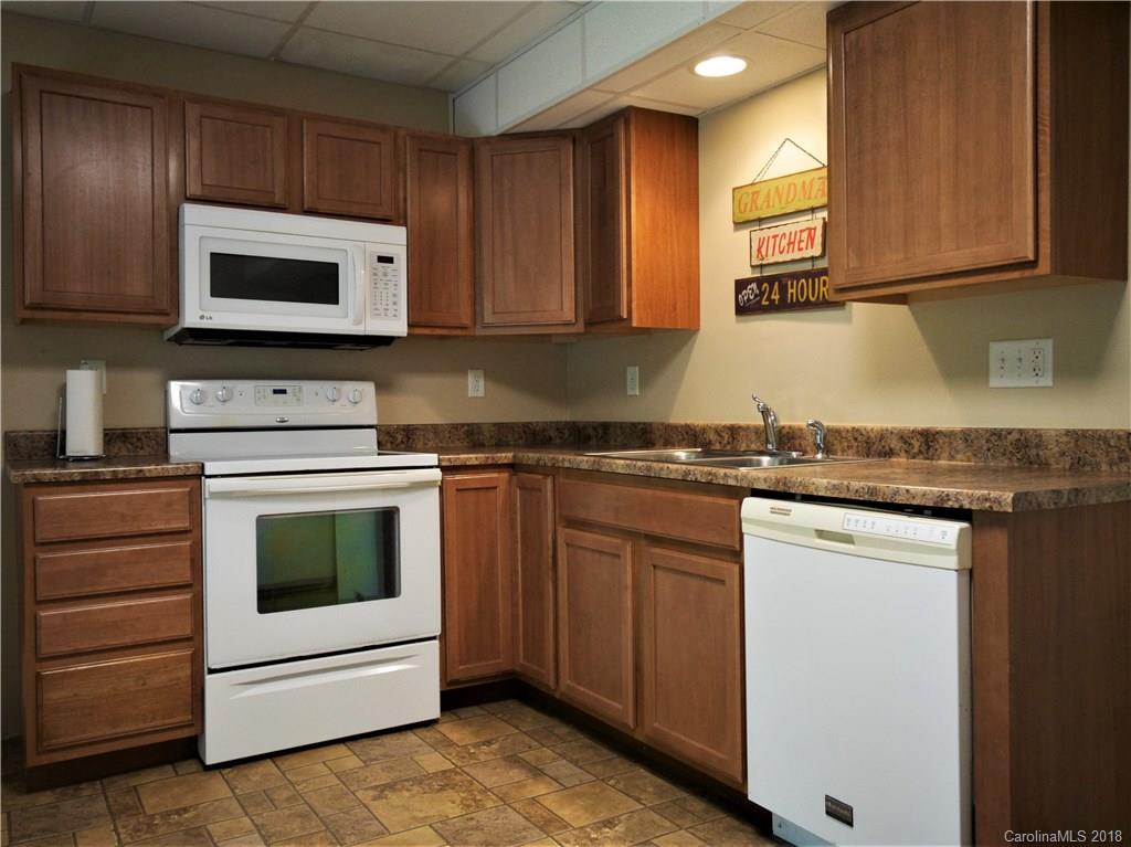 28 Country Road Hendersonville, NC 28791 - Photo 23 of 33 Gallery Image 23