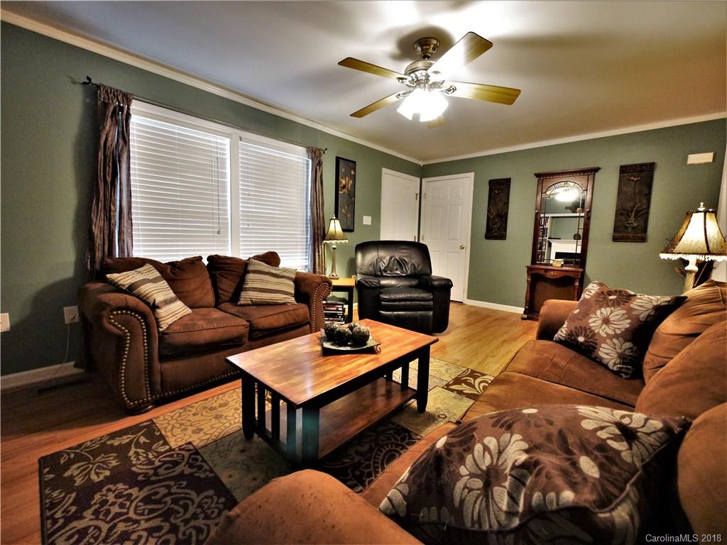 28 Country Road Hendersonville, NC 28791 - Photo 4 of 33 Gallery Image 4