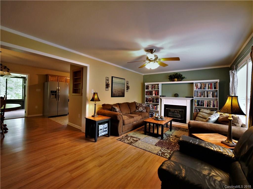 28 Country Road Hendersonville, NC 28791 - Photo 5 of 33 Gallery Image 5
