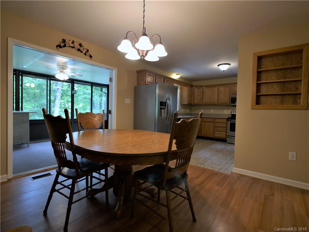 28 Country Road Hendersonville, NC 28791 - Photo 6 of 33 Gallery Image 6