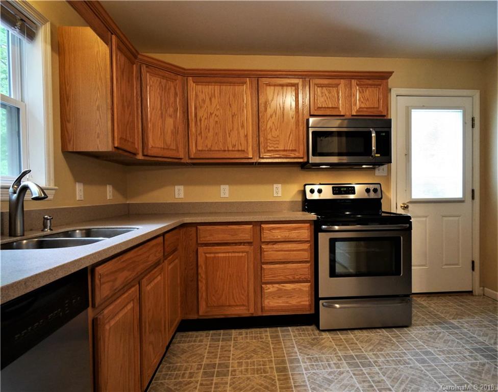 28 Country Road Hendersonville, NC 28791 - Photo 8 of 33 Gallery Image 8
