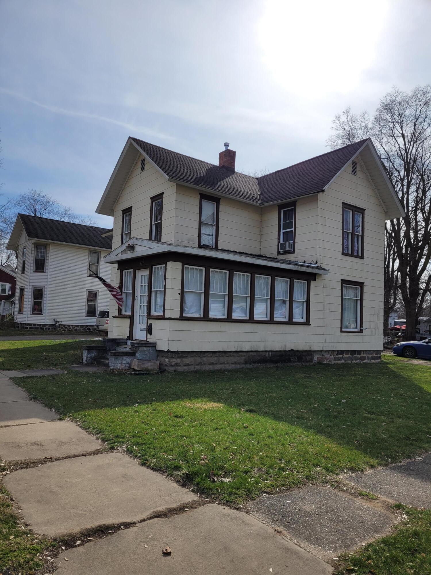 322 West Street Three Rivers, MI 49093 - Photo 2 of 22 20240319_162543