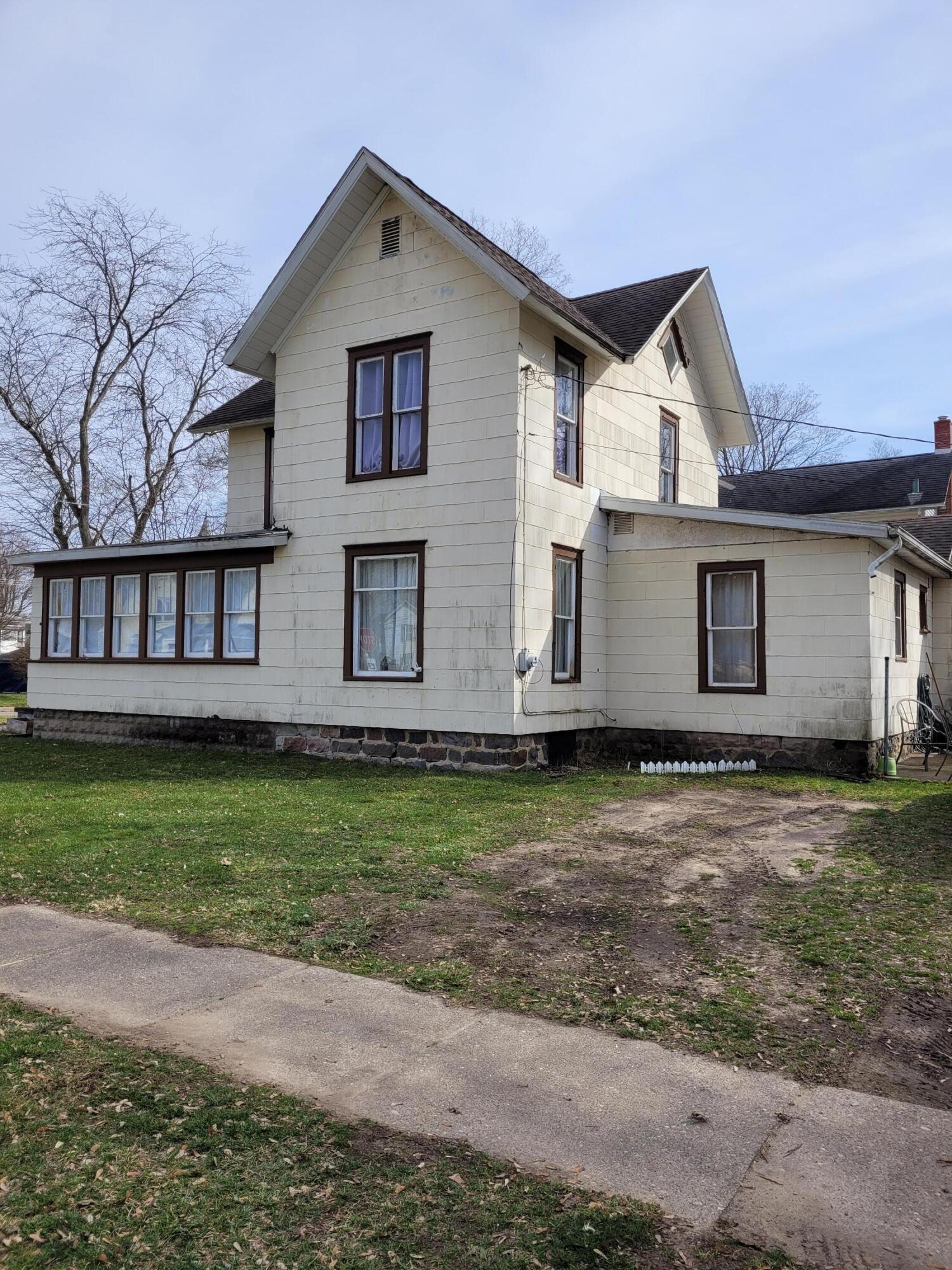 322 West Street Three Rivers, MI 49093 - Photo 3 of 22 20240319_162516