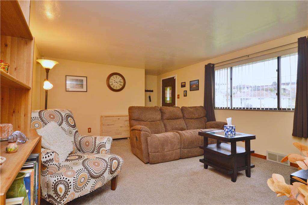 109 Thorncrest Drive McKees Rocks, PA 15136 - Photo 4 of 37 a living room with furniture and a floor to ceiling window