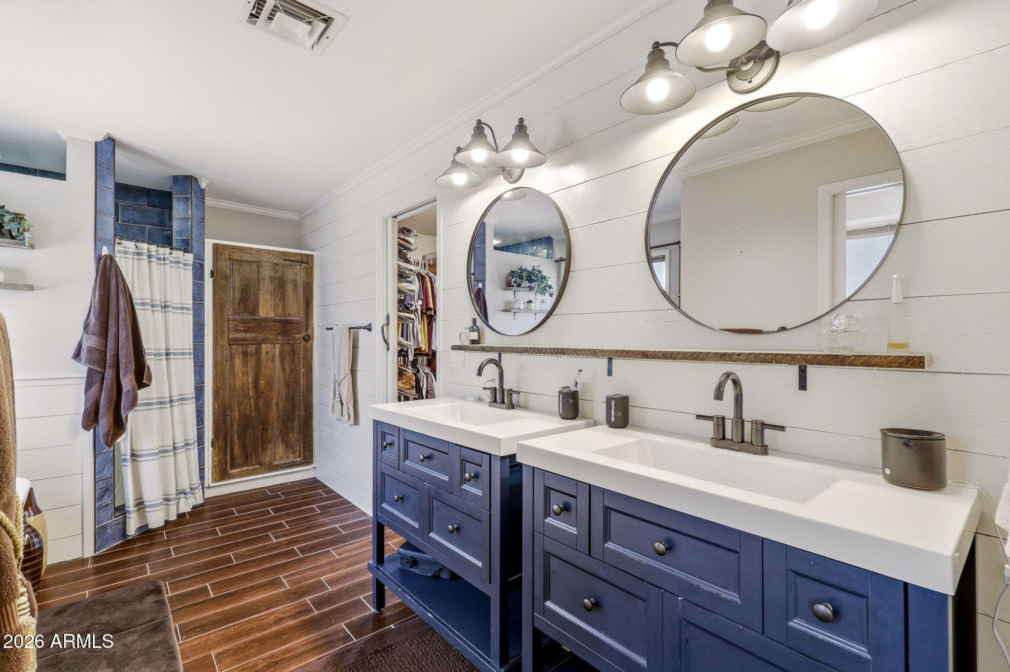 233 East Turkey Track Lane Pinetop, AZ 85935 - Photo 20 of 59 a bathroom with a double vanity sink and a mirror