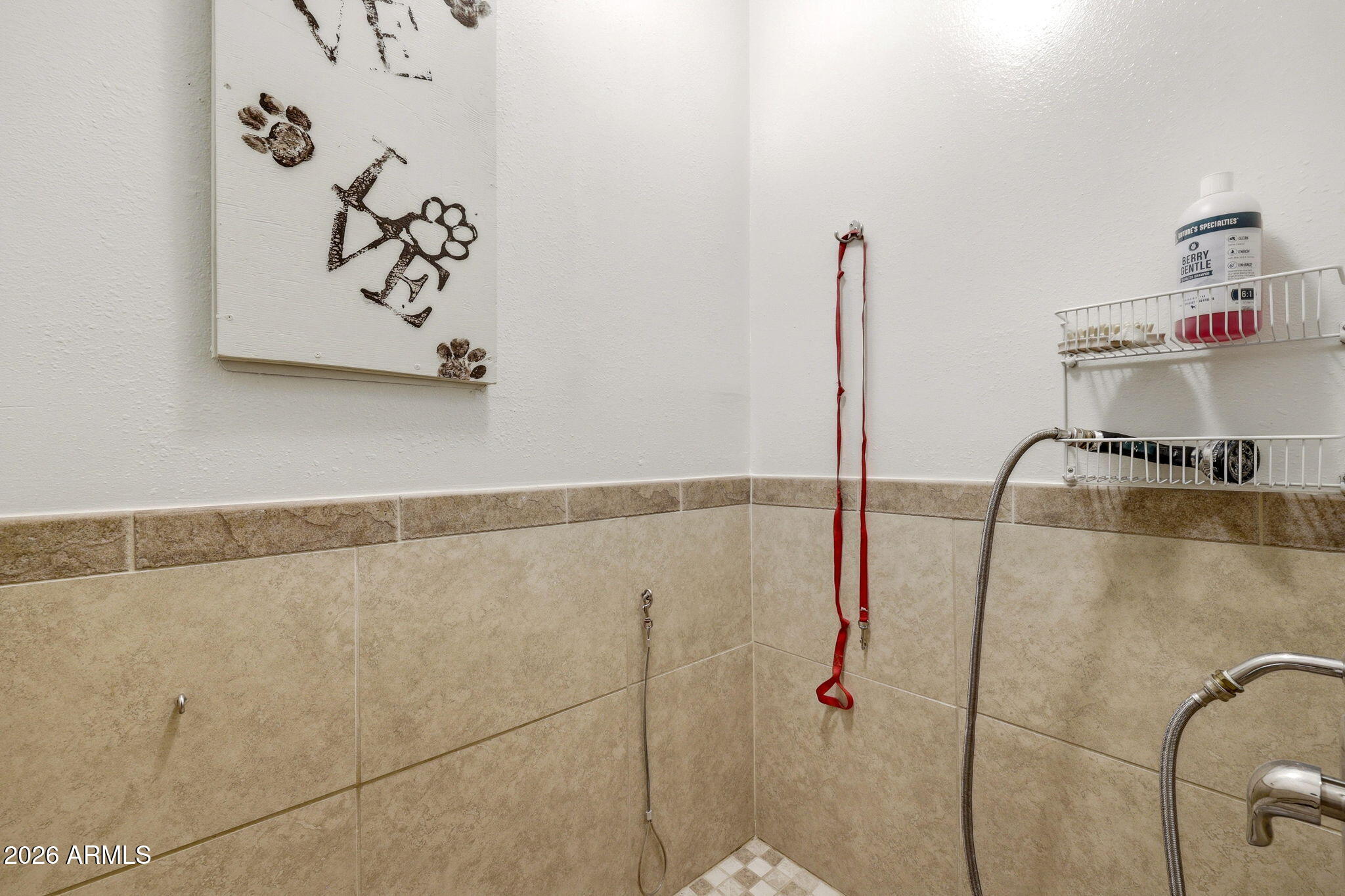 233 East Turkey Track Lane Pinetop, AZ 85935 - Photo 37 of 59 a bathroom with a shower