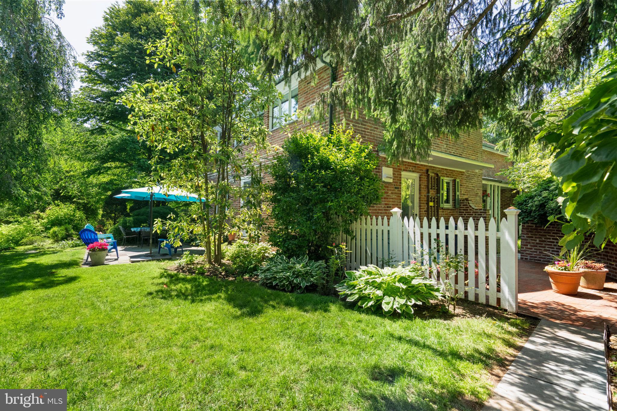 126 West Gravers Lane Philadelphia, PA 19118 - Photo 41 of 55 View of side yard